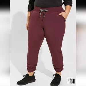 EUC Torrid sz 2 Purple/maroon Happy Camper Ripstop Crop Active Park Hopper Pant